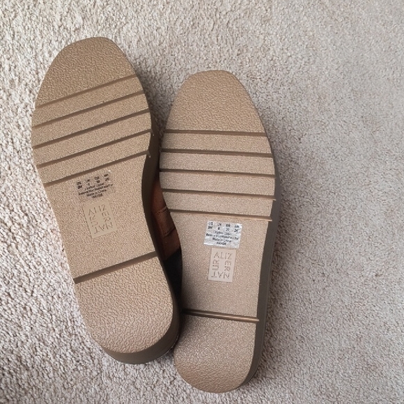 Naturalizer Wayde Suede Buckle Clog Mules – Women’s 9M (NWB) - Picture 6 of 6